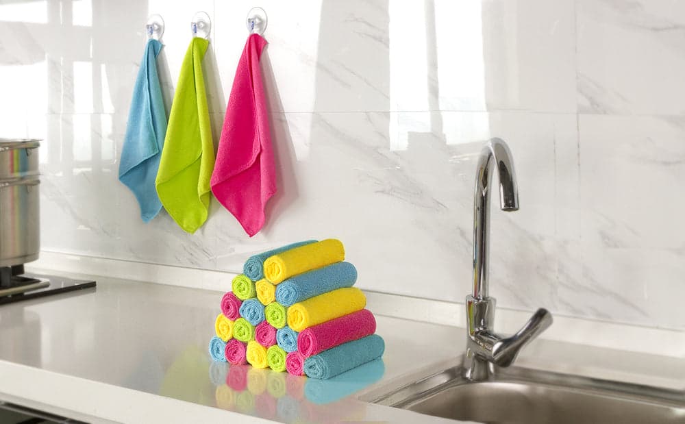 MR.SIGA microfiber cleaning cloths, rolled and hanging beside a sink